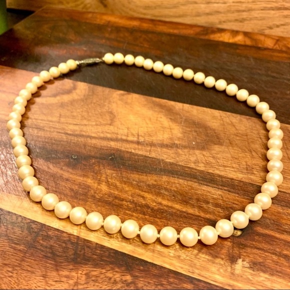 Vintage Signed MONET Ivory Pearl Strand Necklace - Picture 3 of 6